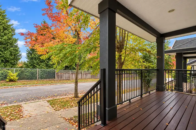 6911 144A STREET - photo 4 of 32