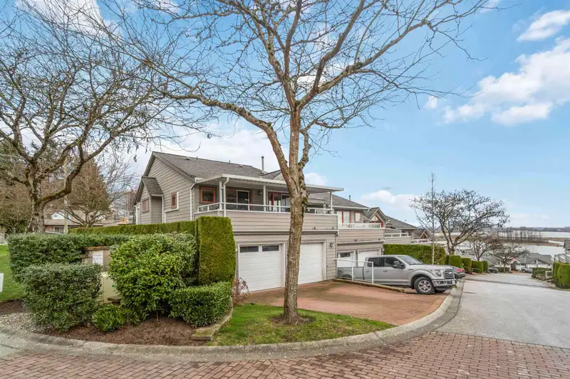 54 323 GOVERNORS COURT - photo 3 of 40