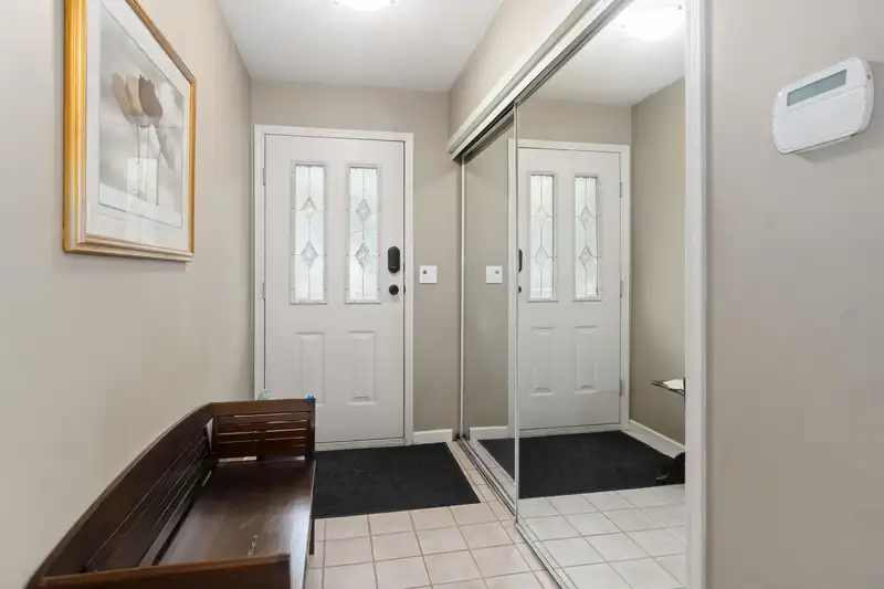 54 323 GOVERNORS COURT - photo 4 of 40