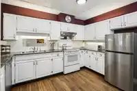 3 1620 BALSAM STREET - thumbnail 16