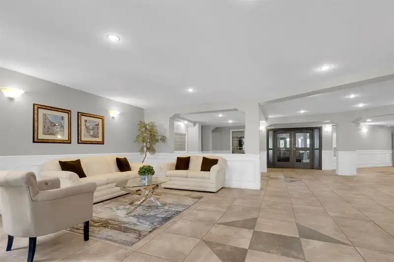 302 20448 PARK AVENUE - photo 3 of 25