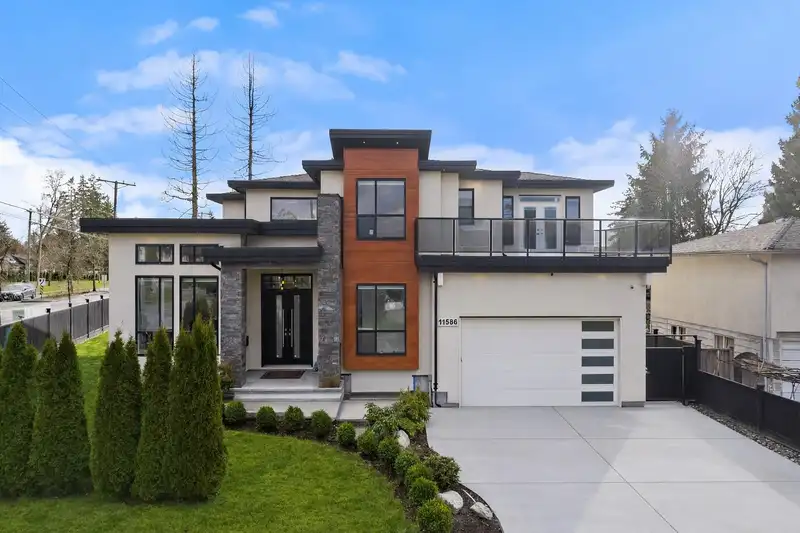11586 84B AVENUE - photo 1 of 32