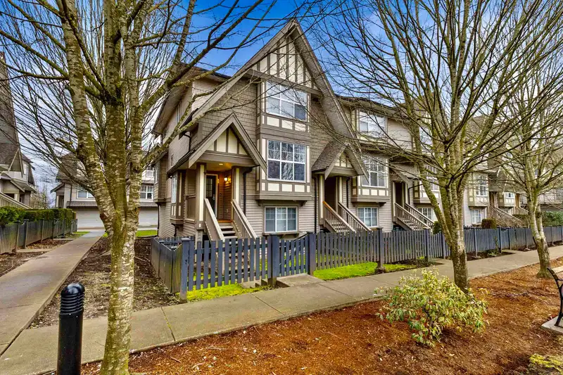 40 8089 209 STREET - photo 1 of 28