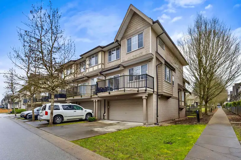 40 8089 209 STREET - photo 4 of 28