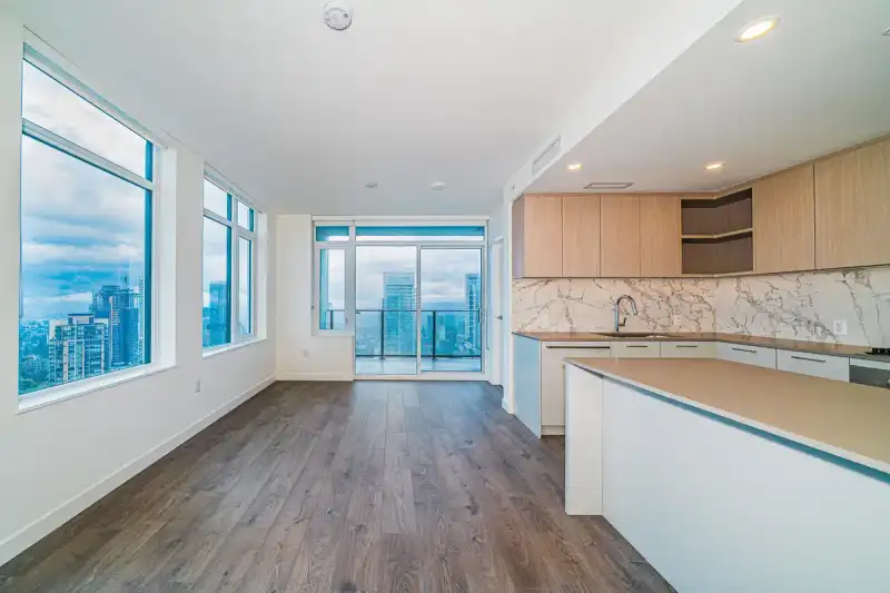 3506 6468 WILLINGDON AVENUE - photo 1 of 40