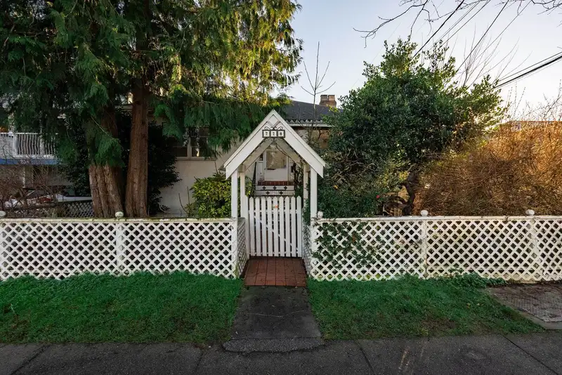 228 E 26TH AVENUE - photo 2 of 40