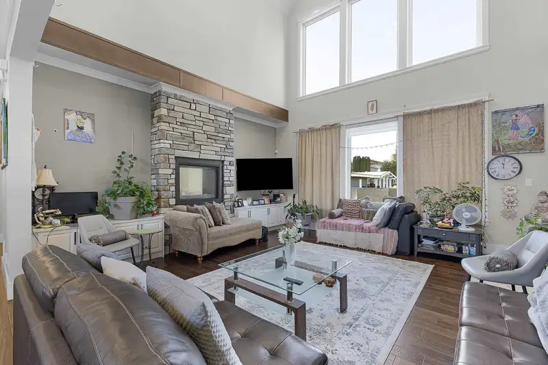 4033 PRAIRIE STREET - photo 3 of 40