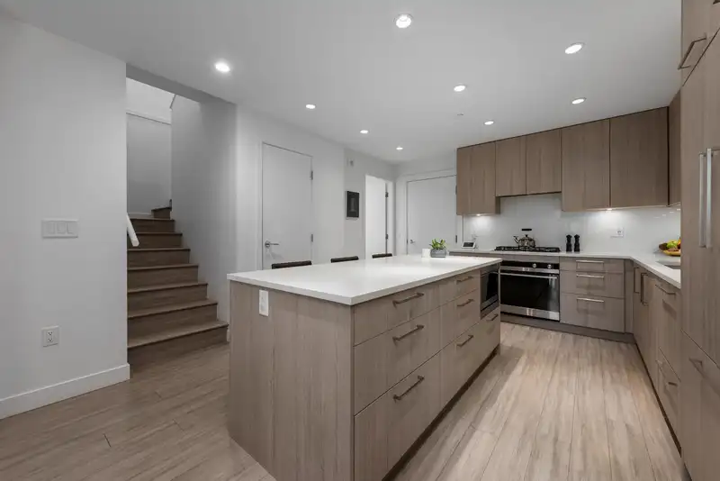 110 733 E 3RD STREET - photo 2 of 37