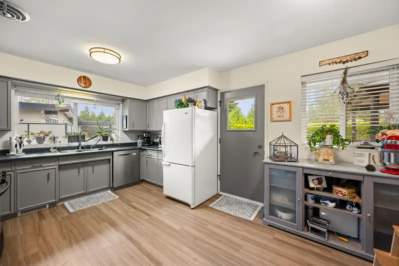 11930 ACADIA STREET - photo 3 of 40