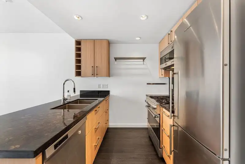 701 1708 COLUMBIA STREET - photo 4 of 37