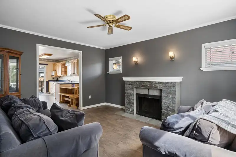 1861 E KENT AVENUE NORTH AVENUE - photo 4 of 34