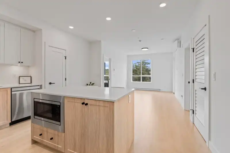 415 19979 76 AVENUE - photo 1 of 25