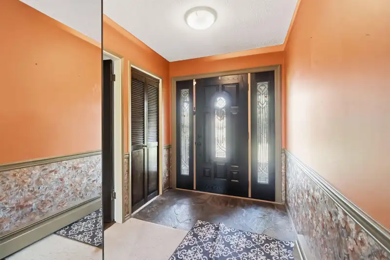 140 E EIGHTH AVENUE - photo 4 of 40
