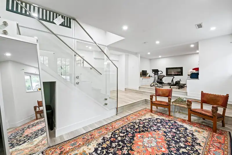 4621 CAULFEILD DRIVE - photo 4 of 40