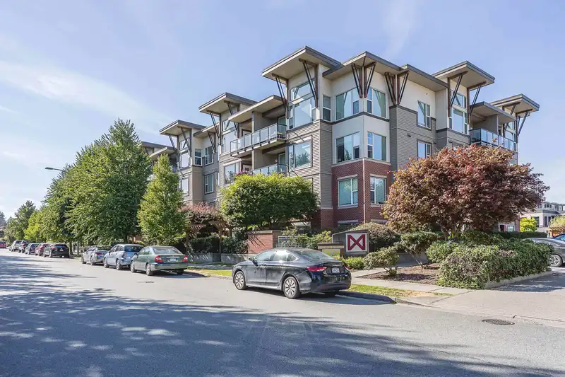 220 33539 HOLLAND AVENUE - photo 1 of 26