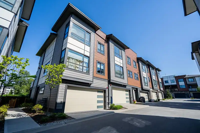 82 20150 81 AVENUE - photo 2 of 36