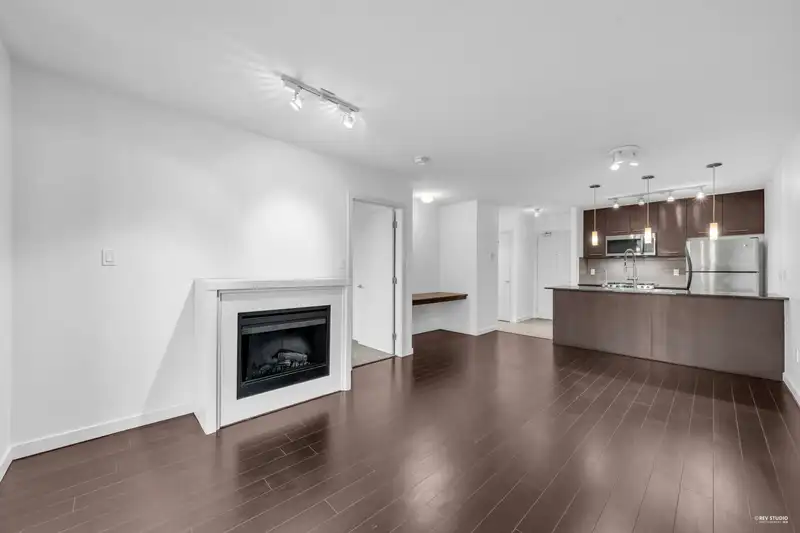 1008 2979 GLEN DRIVE - photo 3 of 30