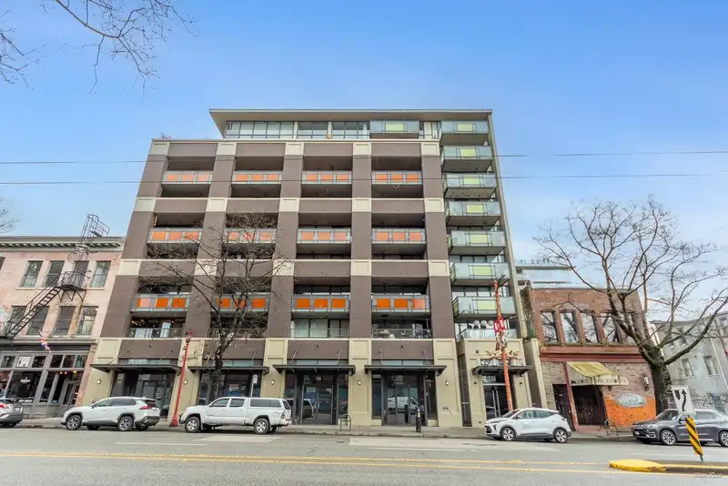 806 718 MAIN STREET - photo 2 of 19