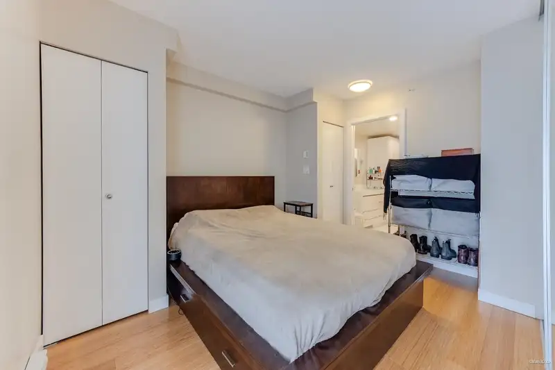 806 718 MAIN STREET - photo 4 of 19