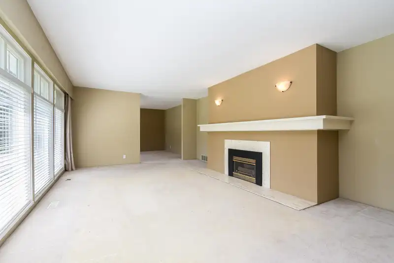 24885 57 AVENUE - photo 3 of 40