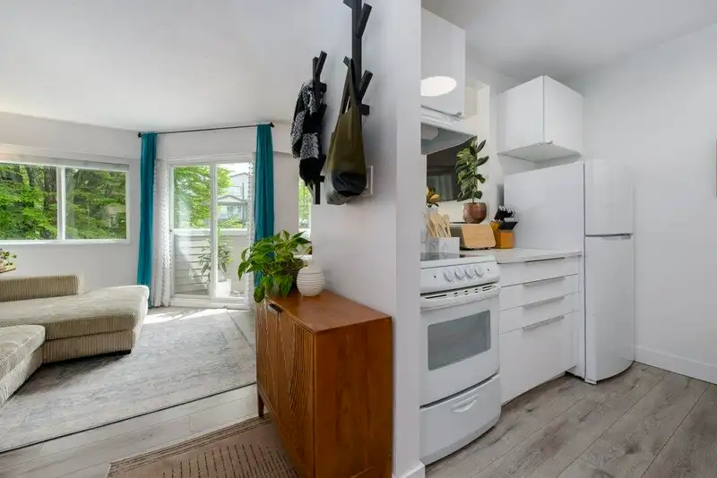 301 29 NANAIMO STREET - photo 1 of 31