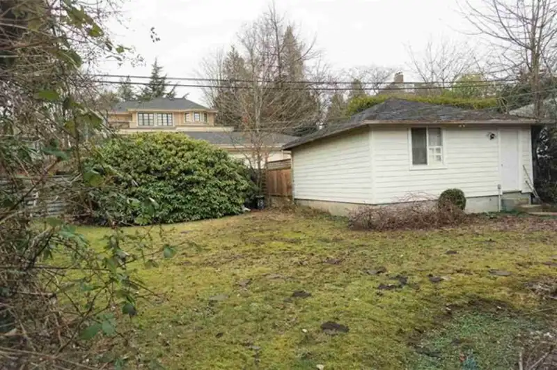 1315 W 58TH AVENUE - photo 4 of 17