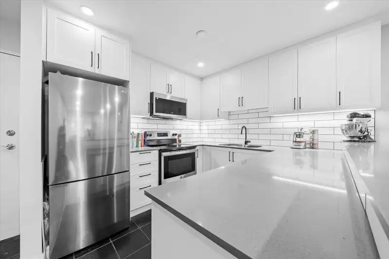 101 1122 KING ALBERT AVENUE - photo 4 of 22