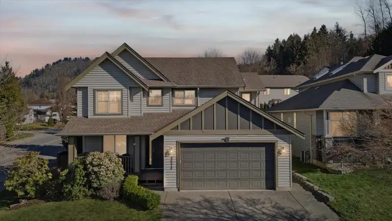 46514 LEAR DRIVE - photo 2 of 37