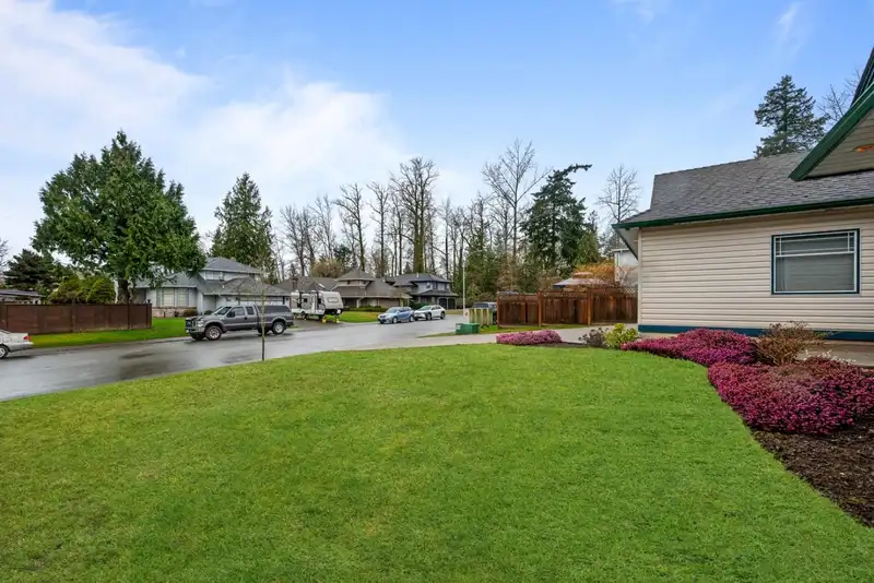 18775 59 AVENUE - photo 4 of 40