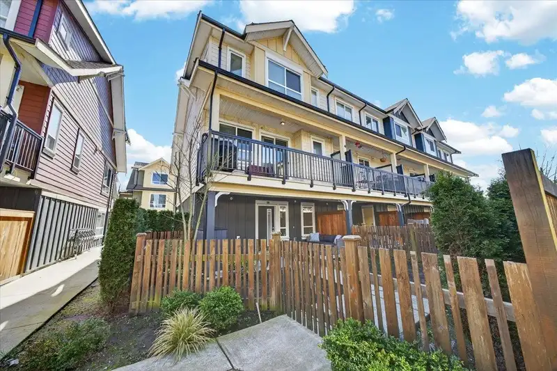 25 430 DUNCAN STREET - photo 3 of 38