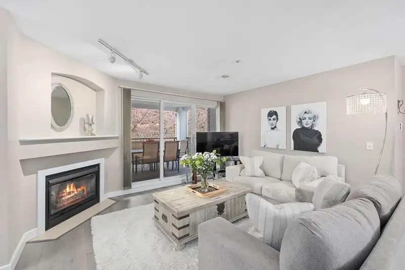 208 20976 56 AVENUE - photo 1 of 29