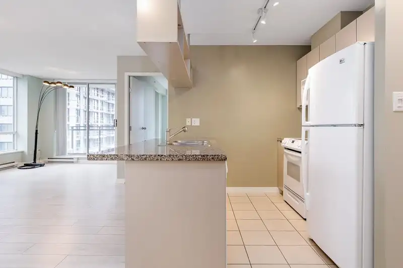 1708 1082 SEYMOUR STREET - photo 4 of 27