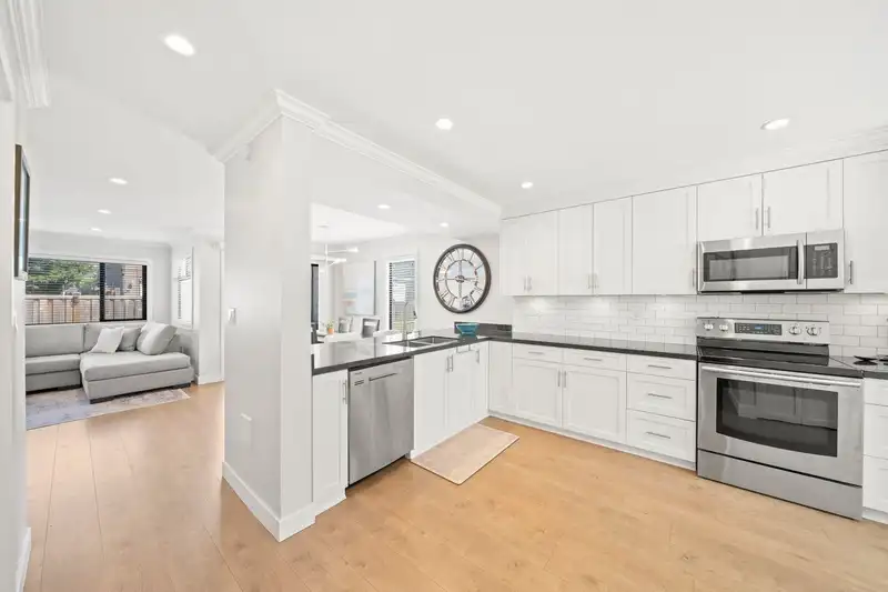 43 4800 TRIMARAN DRIVE - photo 4 of 35