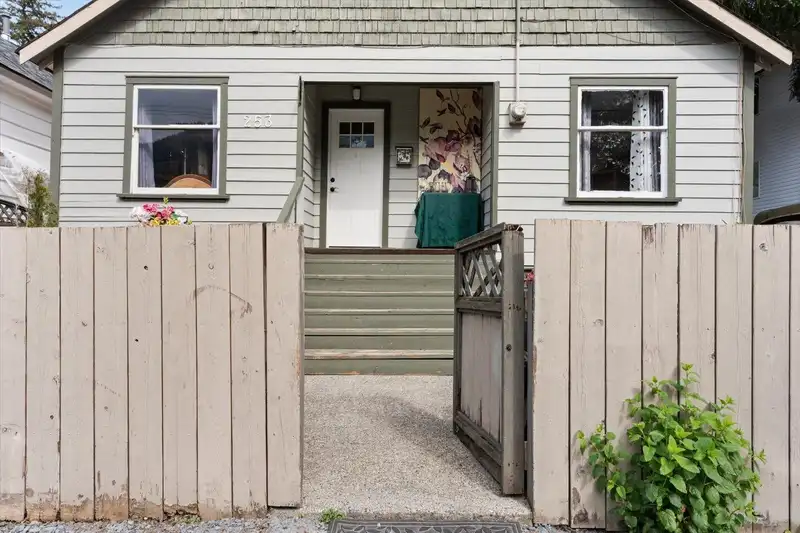 253 FIRST AVENUE - photo 2 of 35