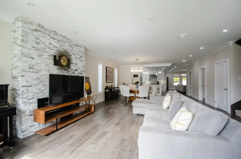 5173 2 AVENUE - photo 4 of 40