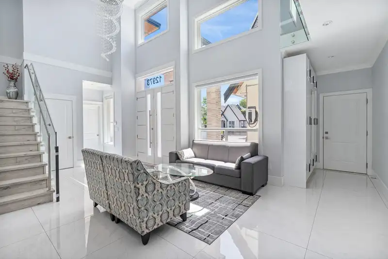 12973 GLENGARRY CRESCENT - photo 4 of 38