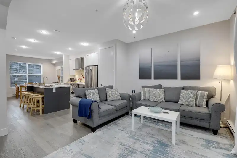 43 20451 84 AVENUE - photo 2 of 37