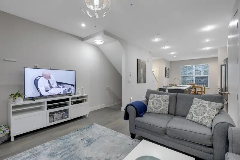43 20451 84 AVENUE - photo 3 of 37
