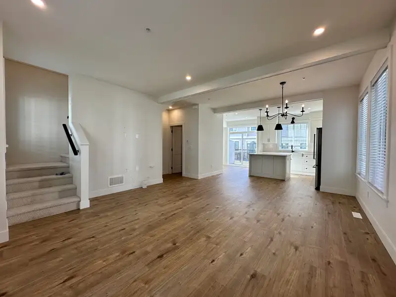 12 20189 84 AVENUE - photo 1 of 33