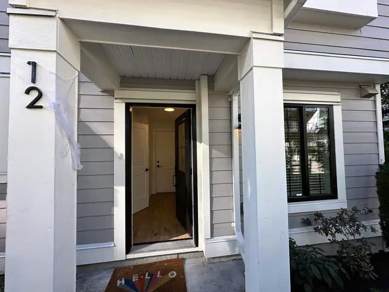 12 20189 84 AVENUE - photo 3 of 33