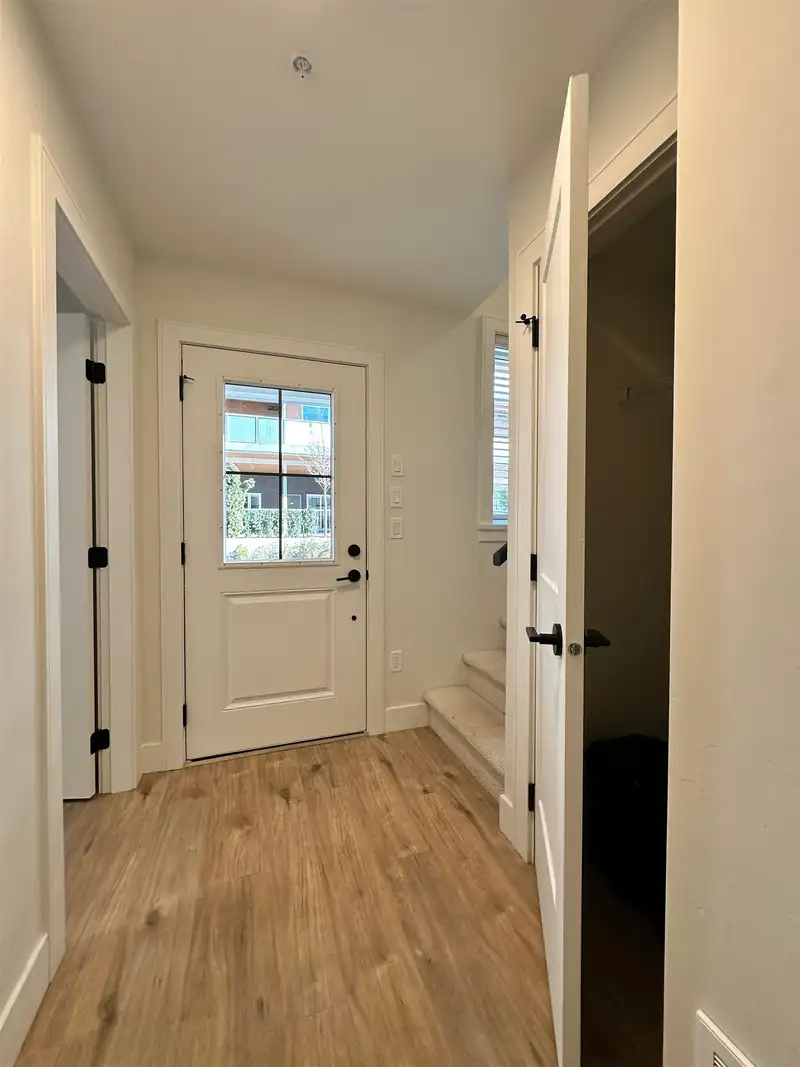 12 20189 84 AVENUE - photo 4 of 33