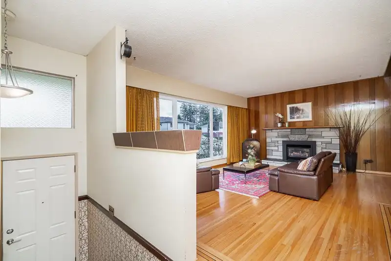 2293 WARRENTON AVENUE - photo 2 of 34