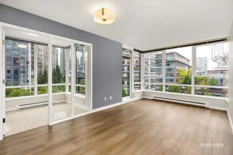 808 939 EXPO BOULEVARD - photo 2 of 39