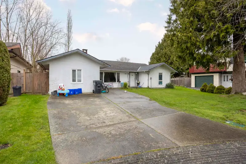 9291 RYAN CRESCENT - photo 2 of 23