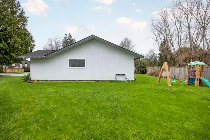 9291 RYAN CRESCENT - photo 4 of 23