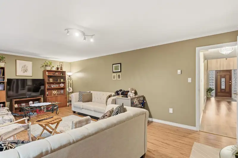 4729 CANADA WAY - photo 4 of 40