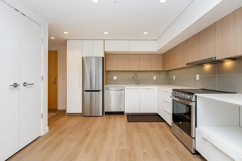 512 9888 UNIVERSITY CRESCENT - photo 1 of 27