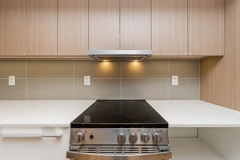 512 9888 UNIVERSITY CRESCENT - photo 3 of 27
