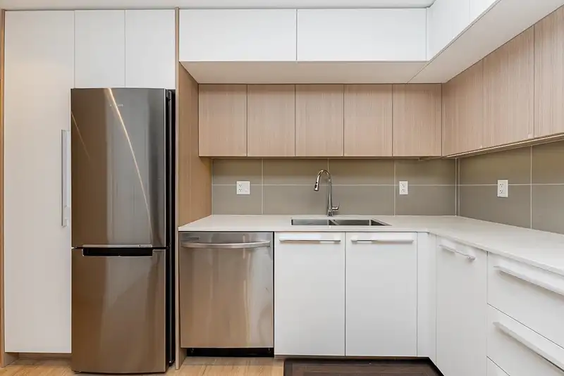 512 9888 UNIVERSITY CRESCENT - photo 4 of 27