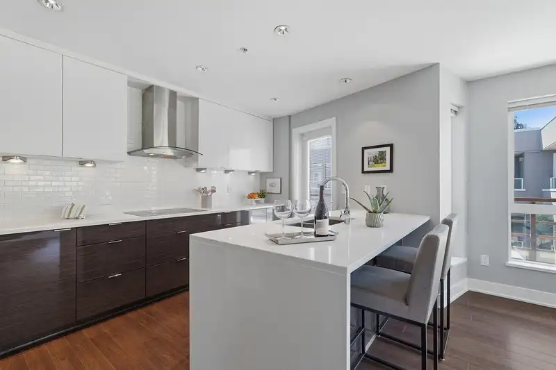 303 15747 MARINE DRIVE - photo 3 of 33
